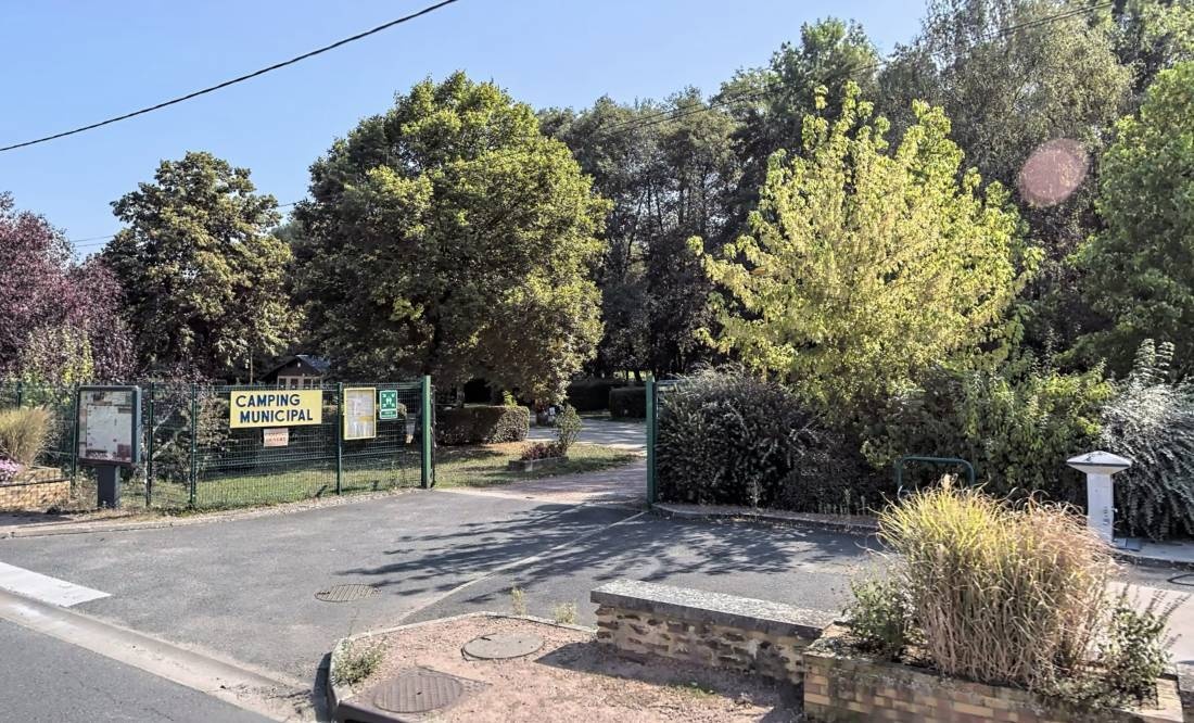 Camping de la Vrille — Kemping in Saint-Amand-en-Puisaye