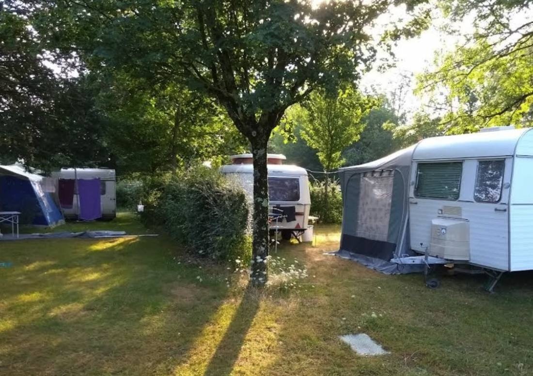 Camping Municipal Saint-Maixent-l'École — Campingplads in Saint-Maixent-l'École 