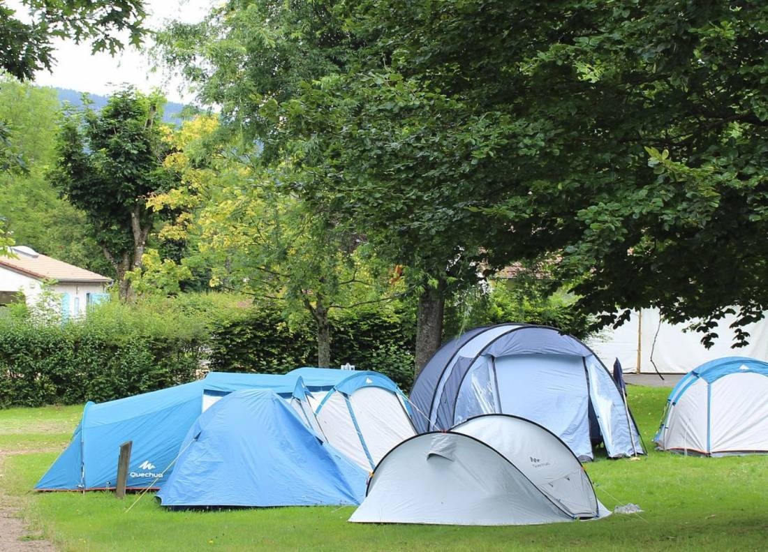 Camping Municipal Les Feuilles *** — Camping in Chauffailles