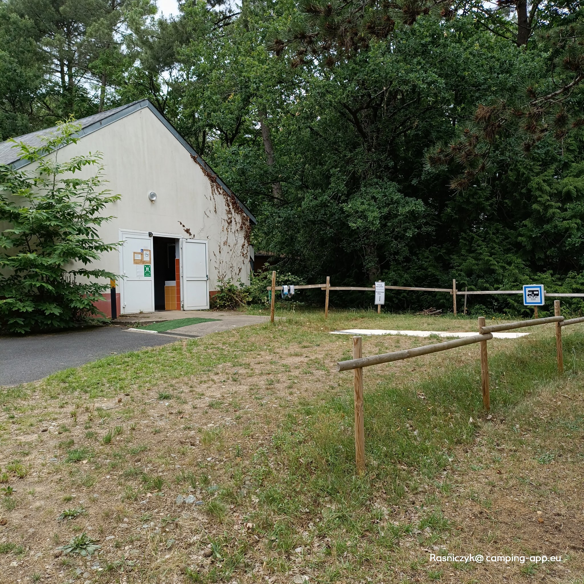 Camping Les Vaugeons ** — Foto 4
