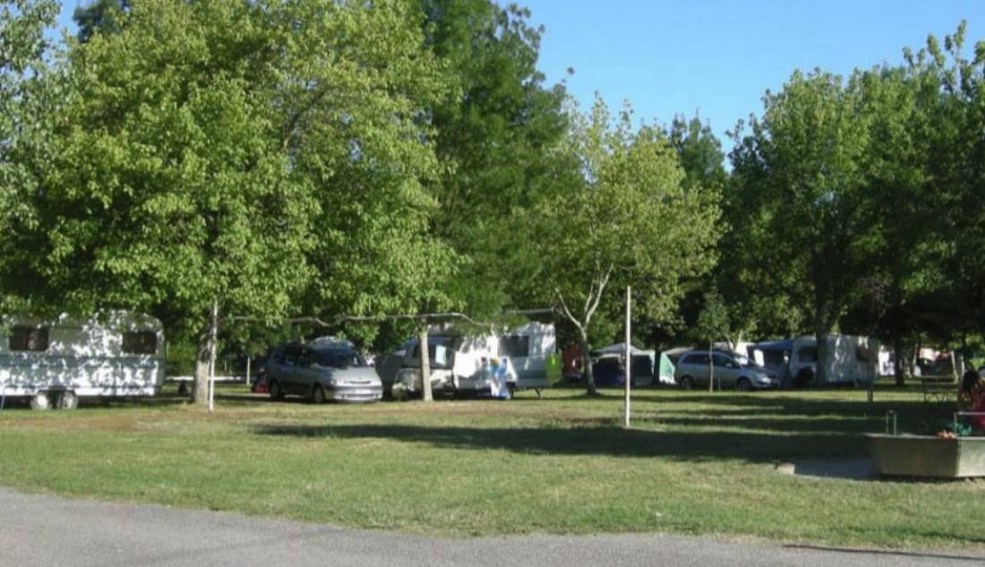 Camping Berges du Gers — Campingplass in Masseube