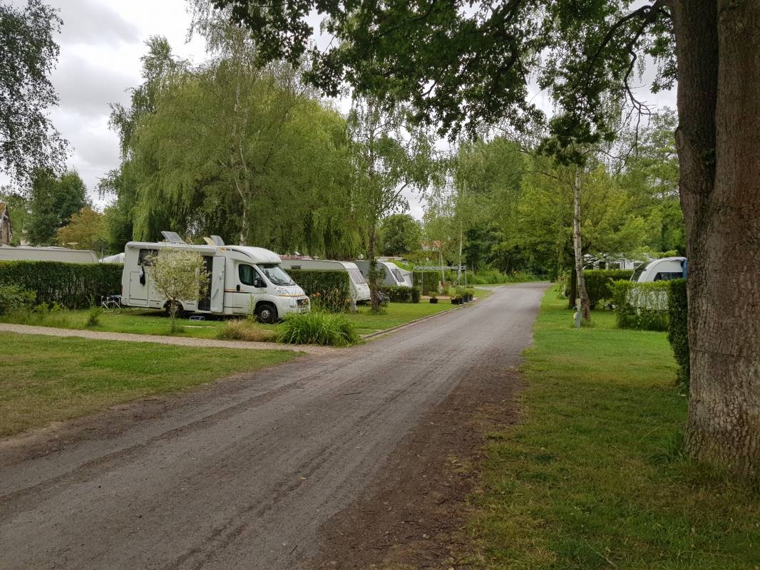 Camping du Vivier aux Carpes *** — Campingplatz in Seraucourt-le-Grand / Hauts-de-France