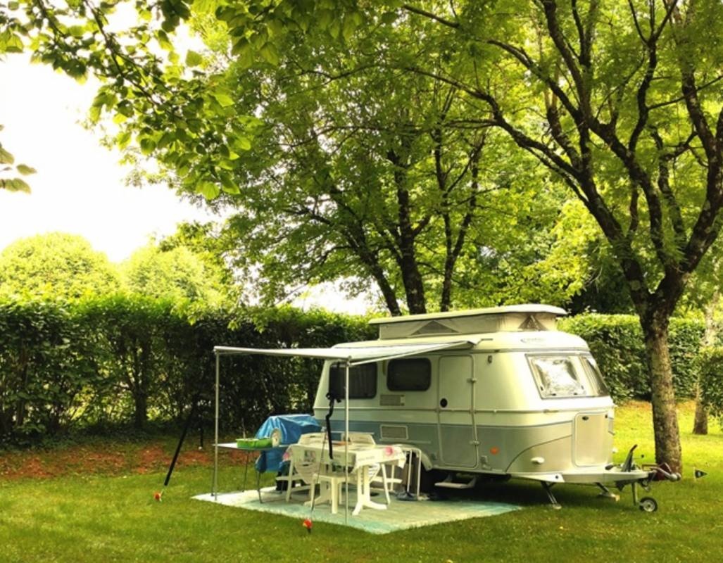 Camping Le Temps De Vivre *** — Area da campeggio in Salignac-Eyvigues