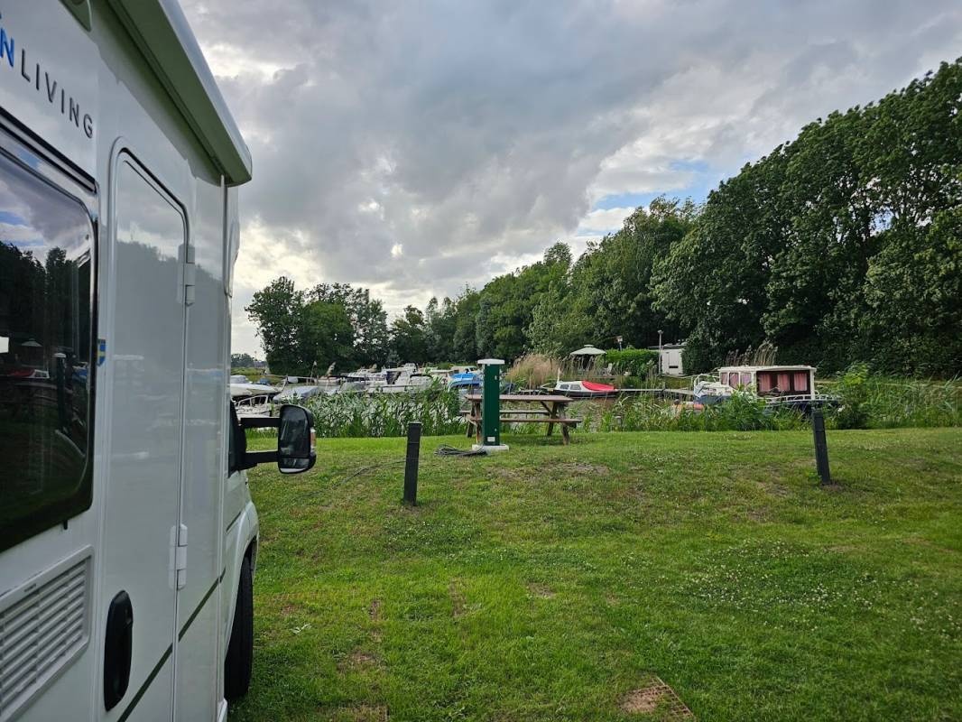 Jachthaven Onderdendam — Area Autocaravanas in  Onderdendam