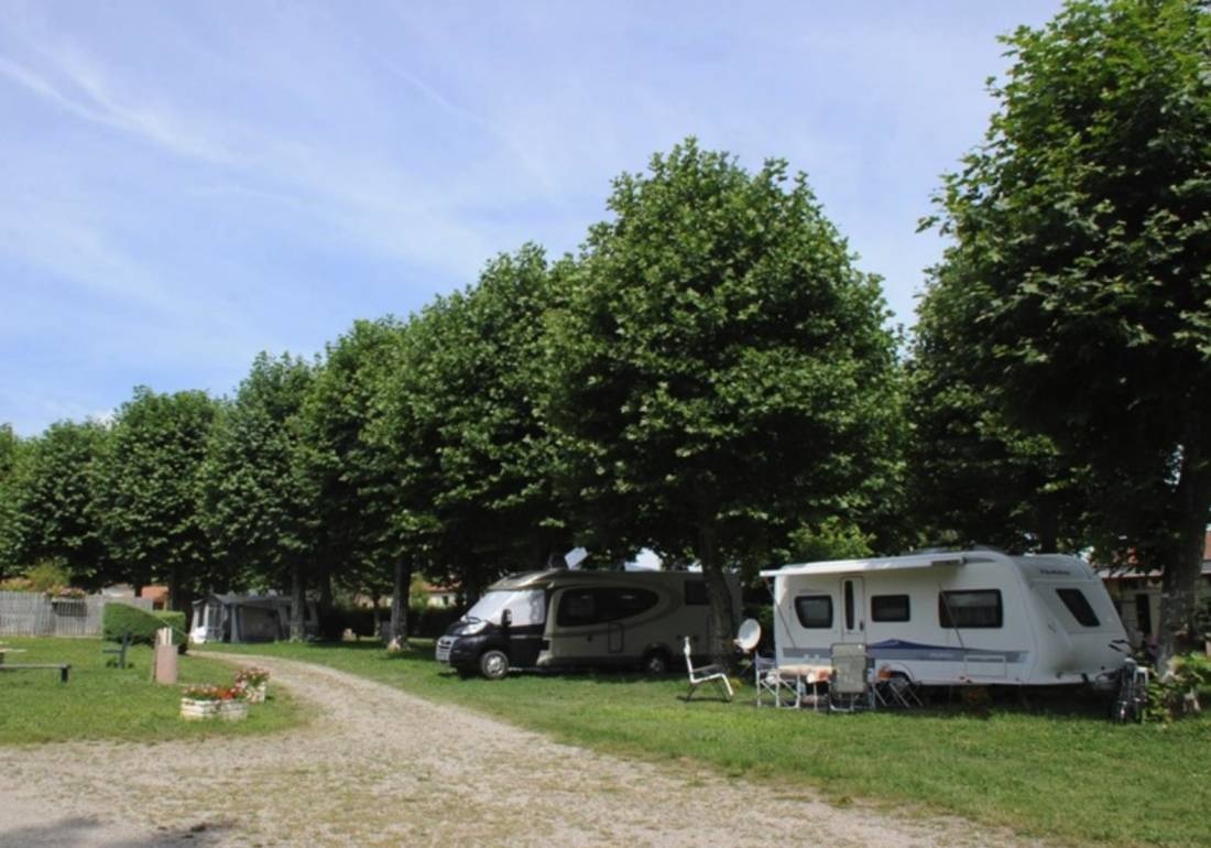 Camping Minimal Surizet ** — 露营地 in Montbrison 