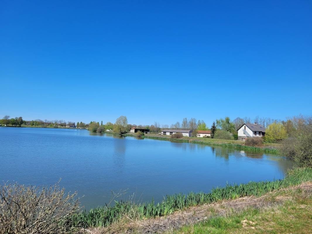 Camping du Vernay — Місце для кемпінгу in Pierrefitte-sur-Loire