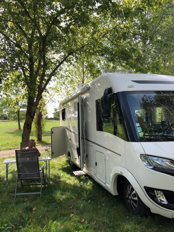 Camping du Vernay — Campingplads in Pierrefitte-sur-Loire