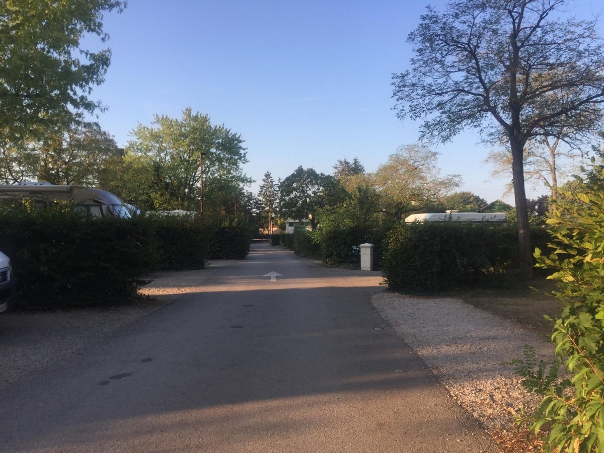 Camping Les cents Vignes — Campingplatz in Beaune