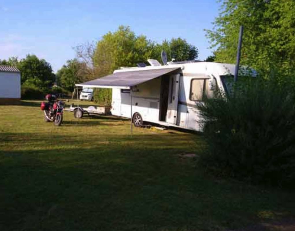Camping Les Chênes *** — Kemp in Valençay