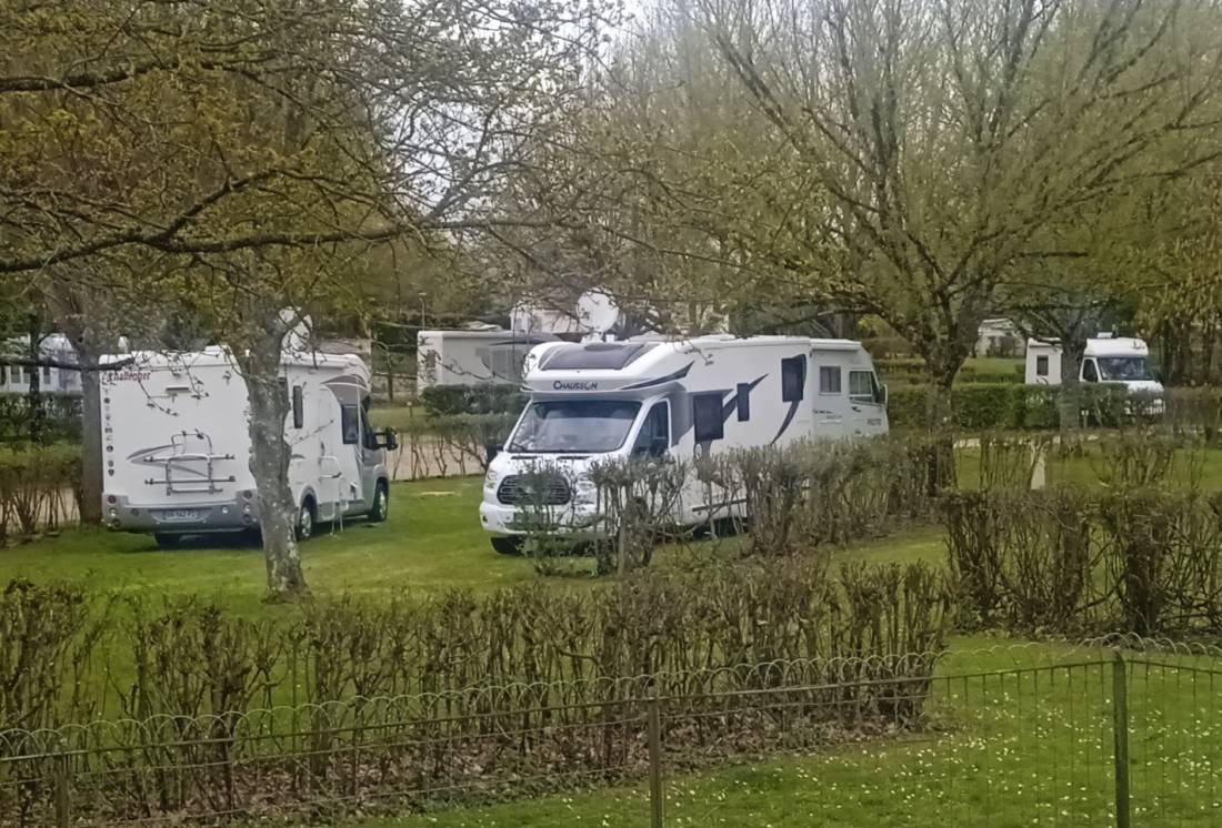 Camping Les Chênes *** — Kamp yeri in Valençay