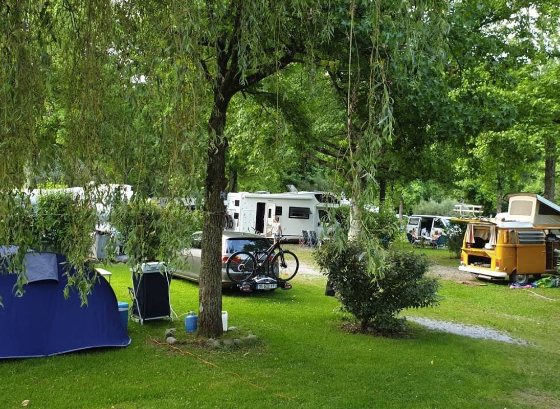 Camping L’Ayguelade *** — Kemp in Bielle