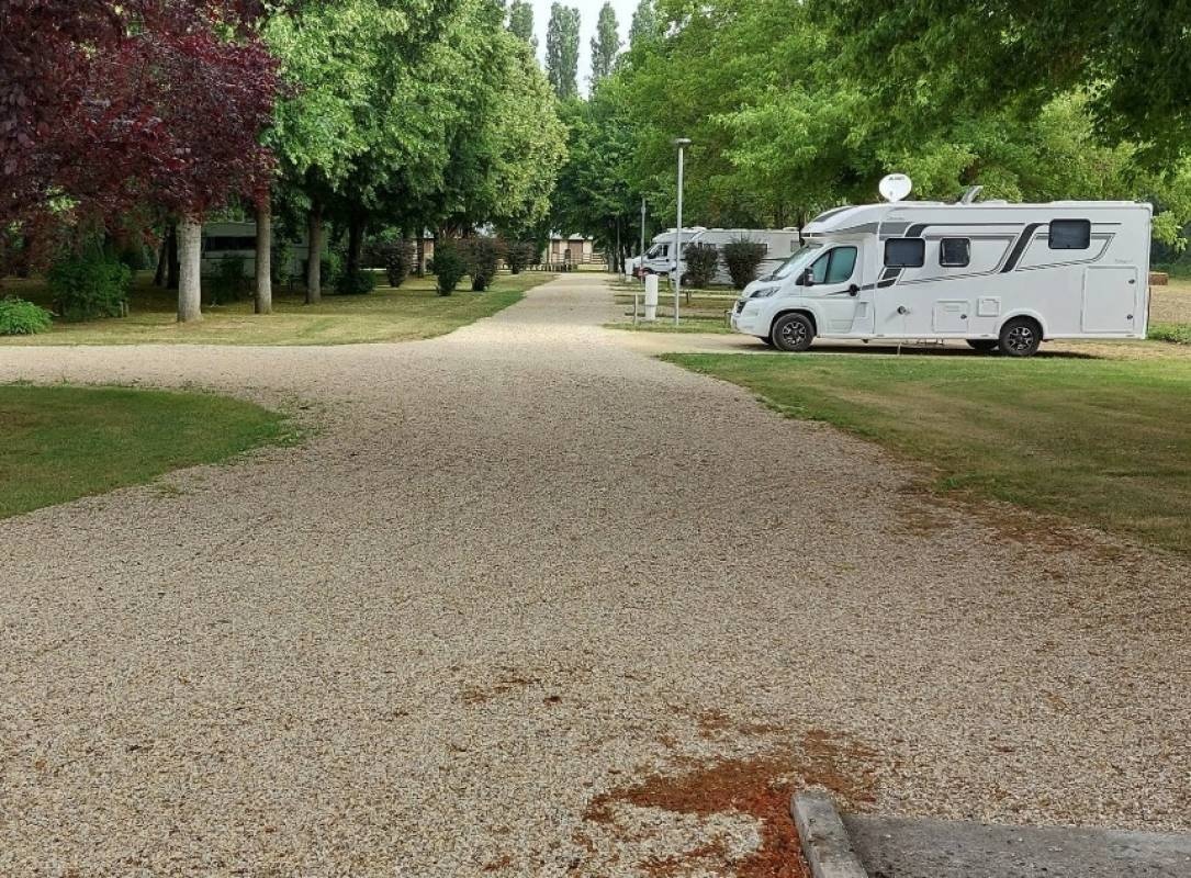 Aire de camping-car de Reuilly — Area Autocaravanas in Reuilly