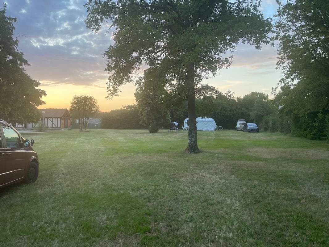 Camping Municipal de Sainte-Montaine — Cámping in Sainte-Montaine