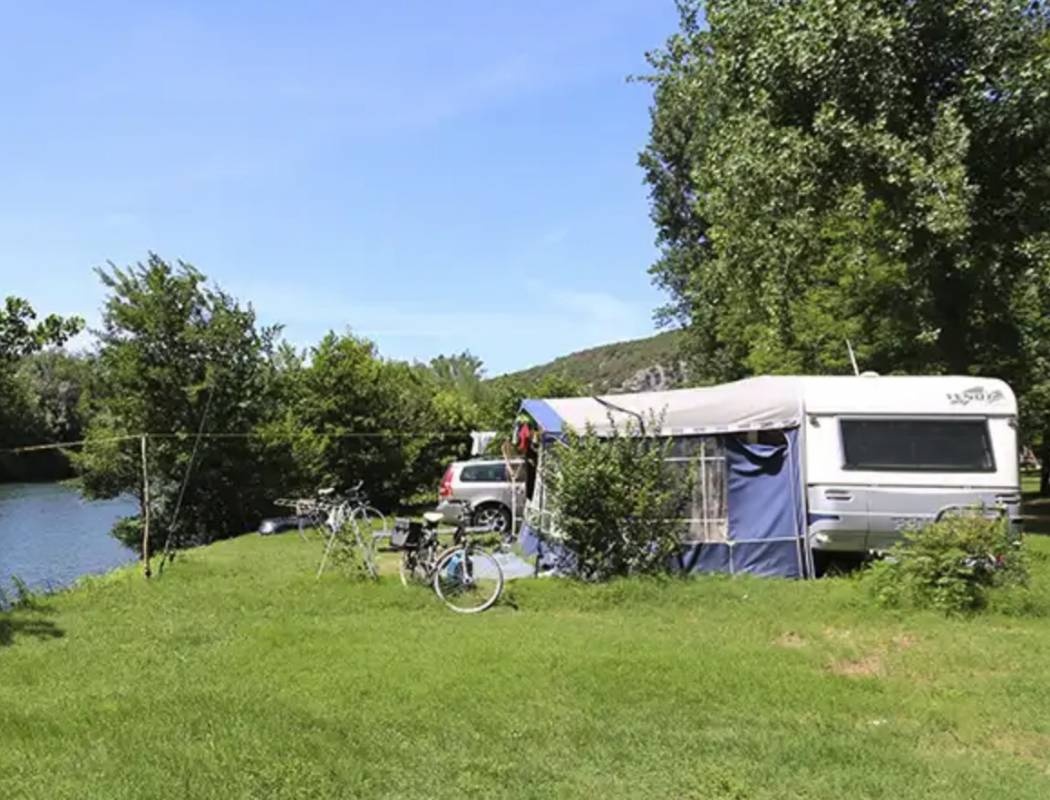 Camping La Plage*** — Kemping in Saint-André-de-Roquepertuis