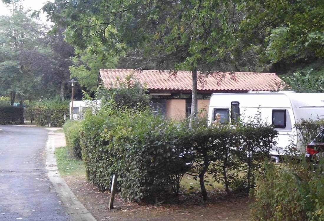Camping Ambert – Les 3 Chenes — Campingplass in Ambert