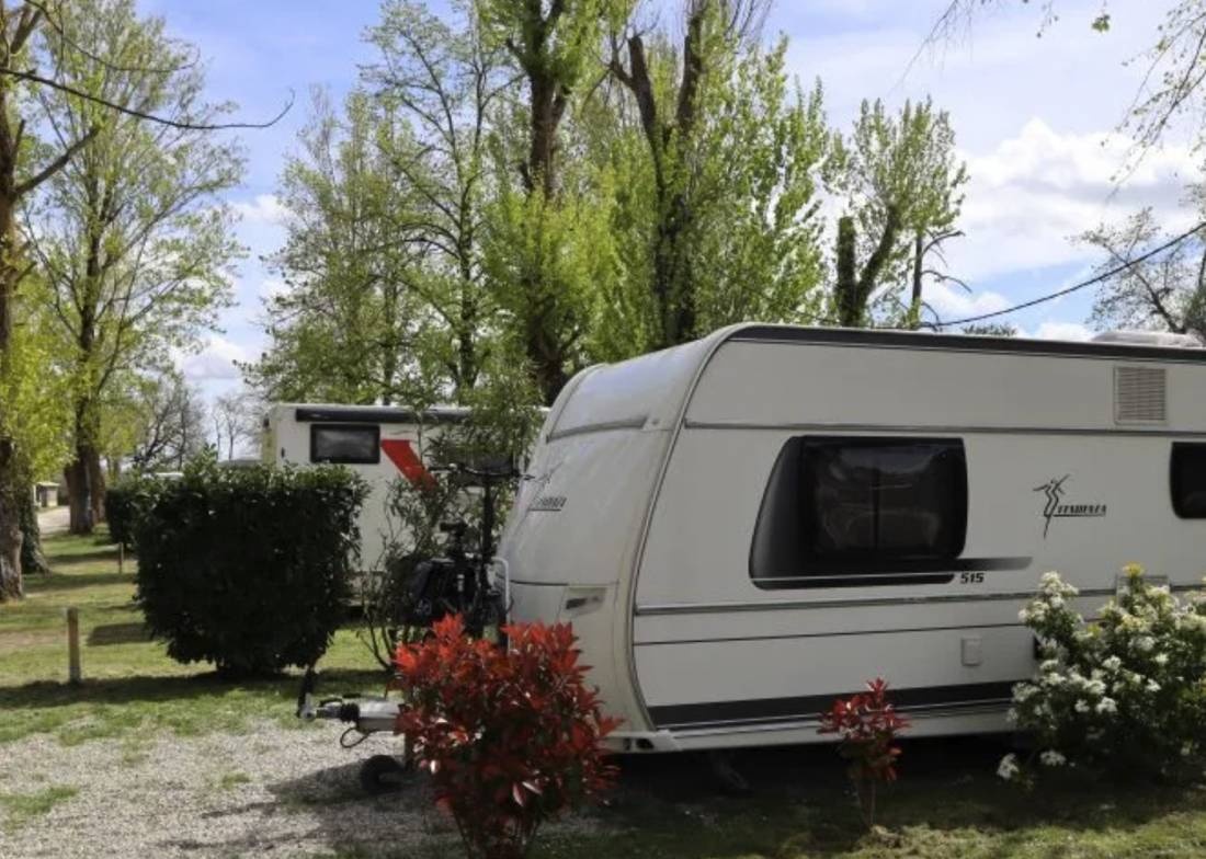 Camping Les Violettes *** — Campingplats in Deyme