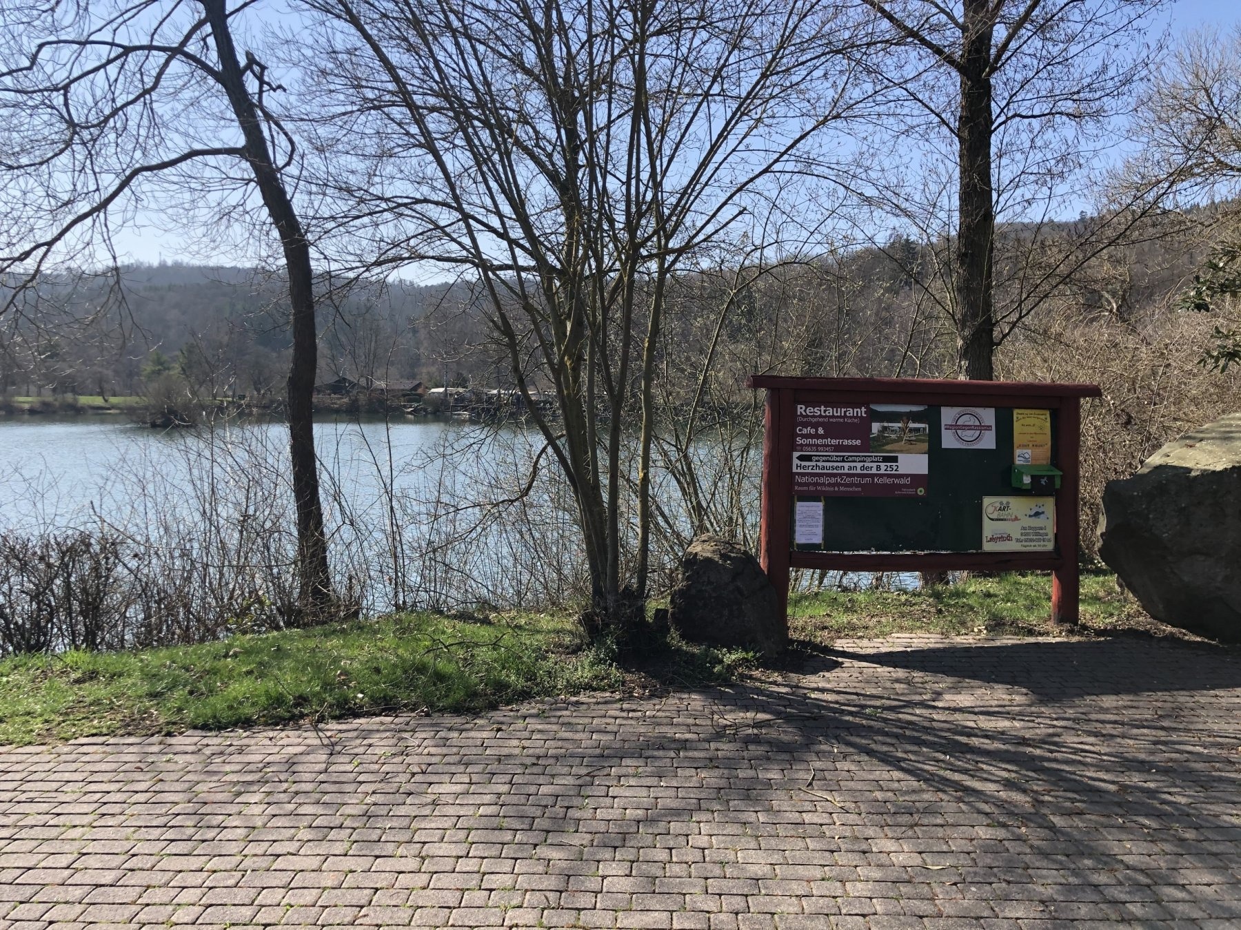 Wohnmobilstellplatz am Camping- & Ferienpark Teichmann — QuickStop in Vöhl-Herzhausen