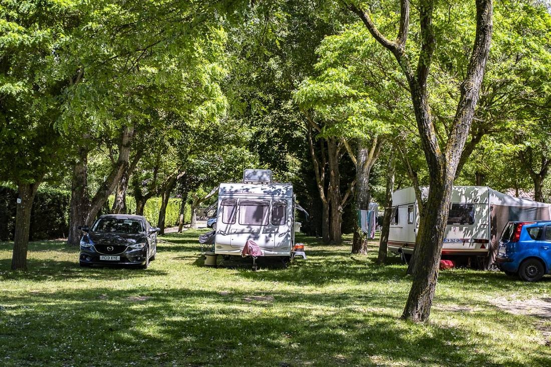 Camping LARRIBAL *** — Місце для кемпінгу in Millau / Nouvelle-Aquitaine