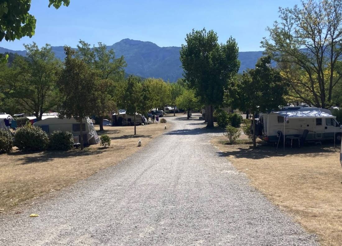 Camping Les Tuillères *** — Campingplats in Vercheny