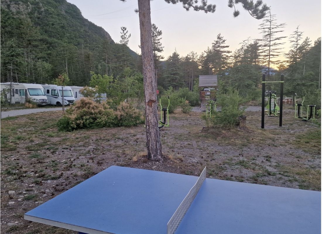 Camping les 3 Lacs — Camping Site in Rochebrune / Occitanie