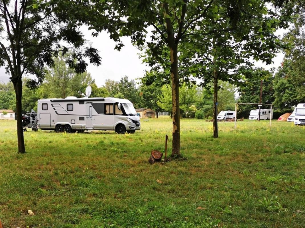 Stellplatz Avèze — Sp. parking dla kamperów in Avèze