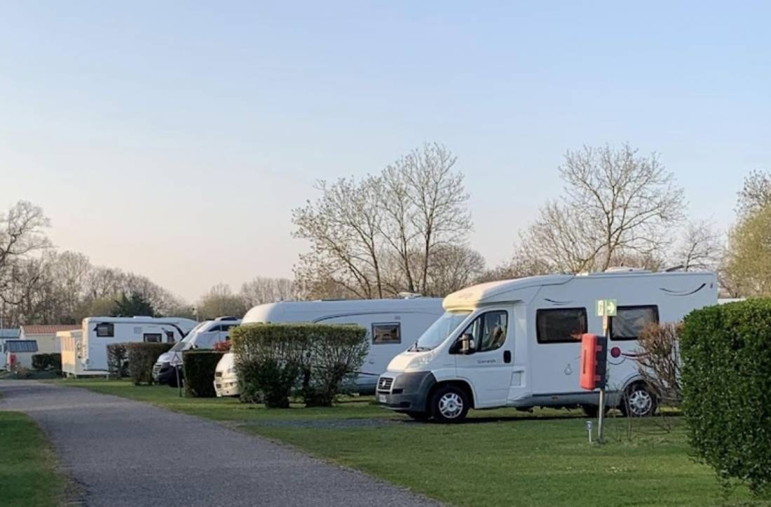 Camping Le Lieu Castel — Campingplass in Gonneville-sur-Mer / Normandie