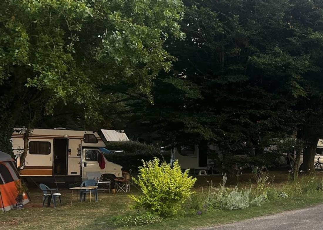Camping Municipal Veuzain-sur-Loire — Campingplads in Veuzain-sur-Loire