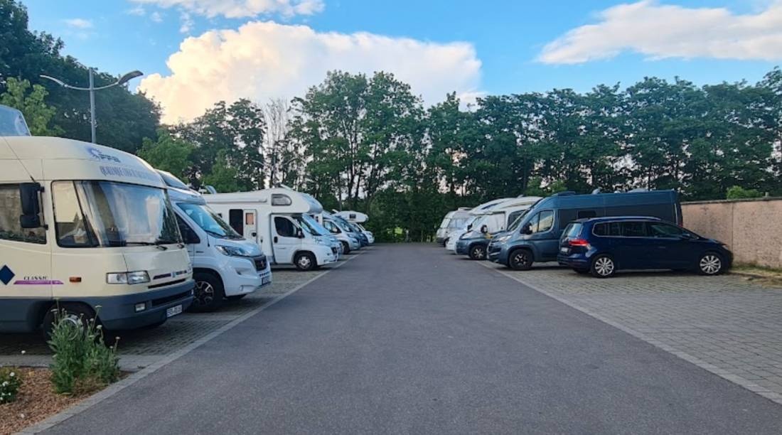 Stellplatz Dinkelsbühl P2 a / Mönchsrother Straße — Camperplads in Dinkelsbühl