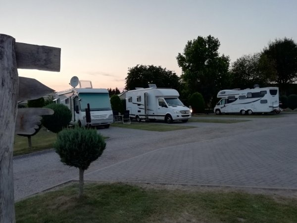 Reisemobil- und Caravanstellplatz Wöller Hinrichshagen — Bobilplass in Hinrichshagen