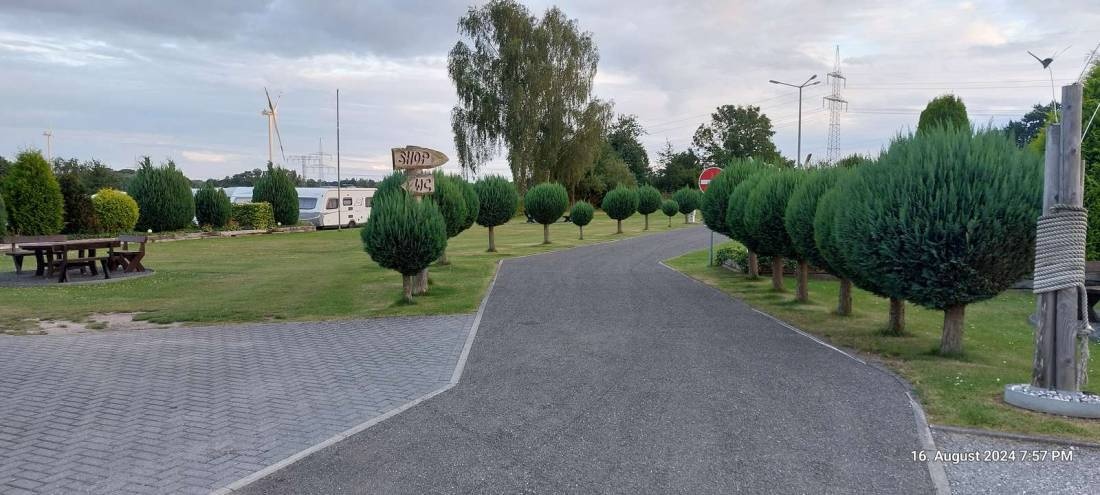 Reisemobil- und Caravanstellplatz Wöller Hinrichshagen — Camperplads in Hinrichshagen