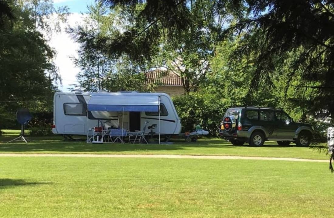 Camping Les Ripettes *** — Місце для кемпінгу in Chavannes-sur-Reyssouze