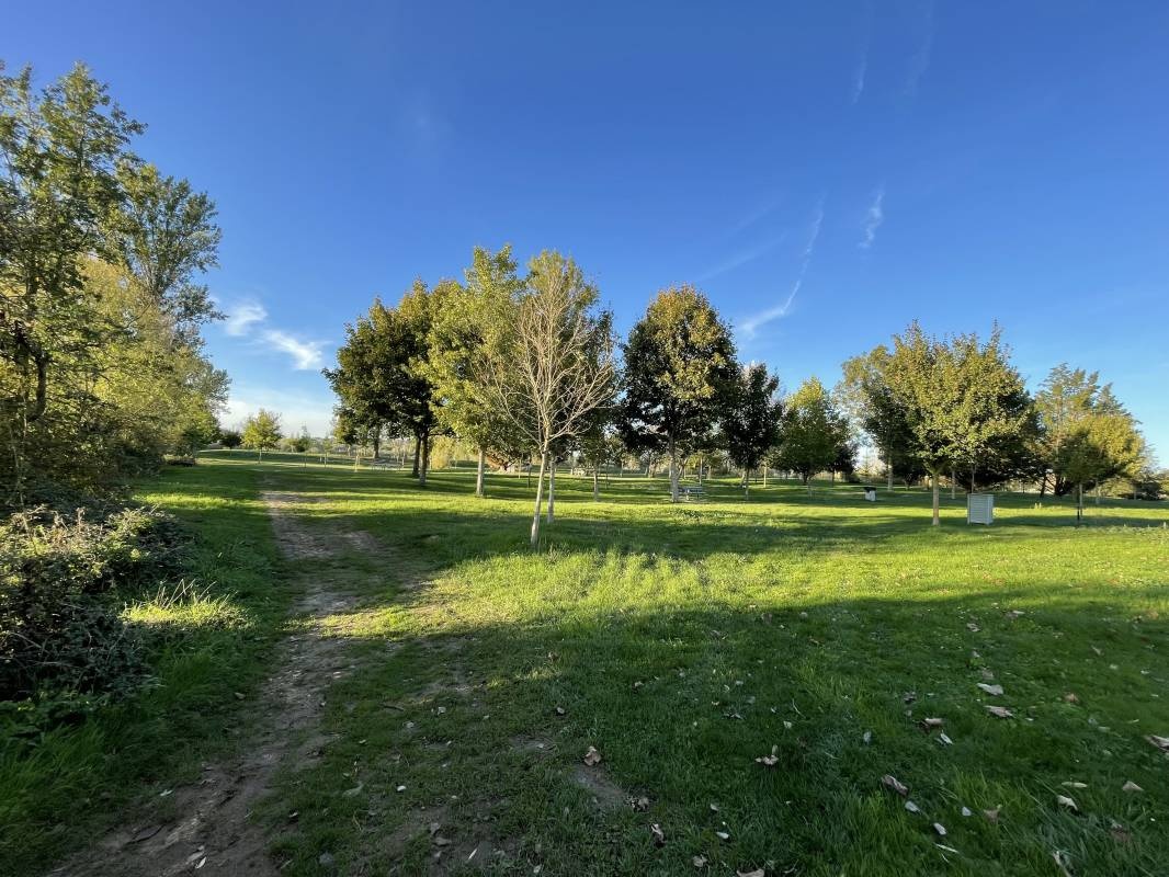 Camping Lac de Saint-Cyr — Campingplads in Beaumont Saint-Cyr