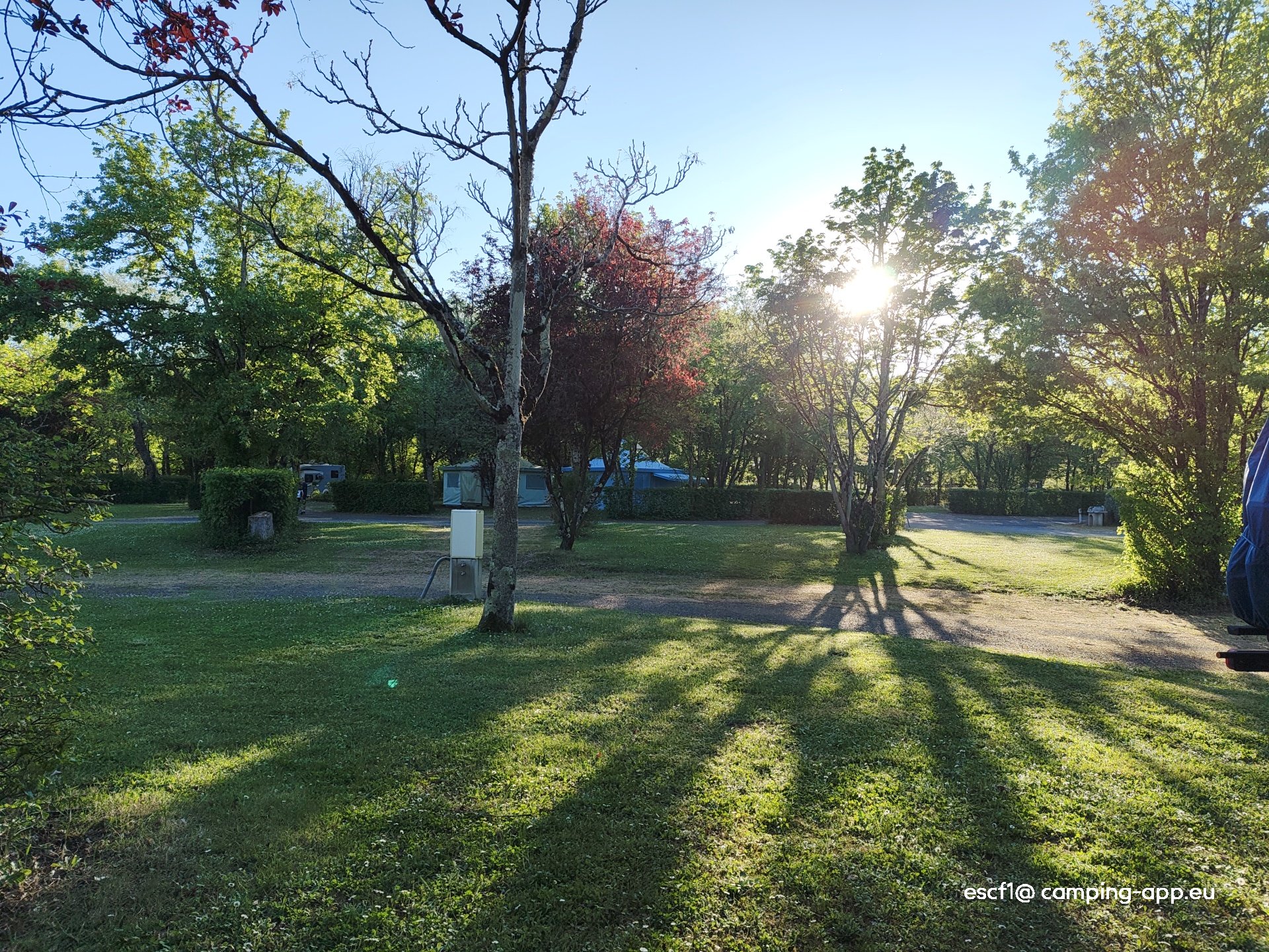 Camping Lac de Saint-Cyr — Kamp yeri in Beaumont Saint-Cyr