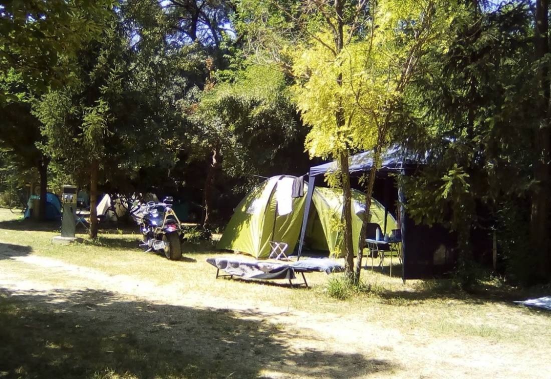 Camping aux Tonneaux — Kamp yeri in Méounes-lès-Montrieux 
