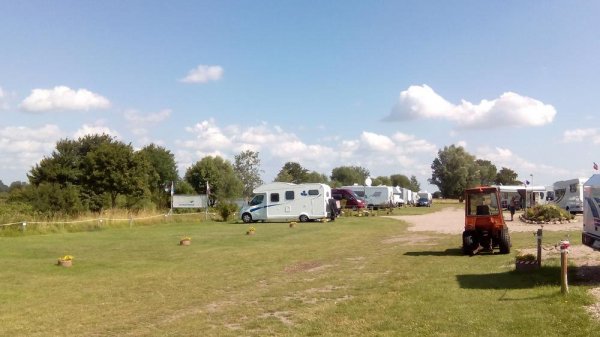 Wohnmobilhafen am Flugplatz — Photo 2