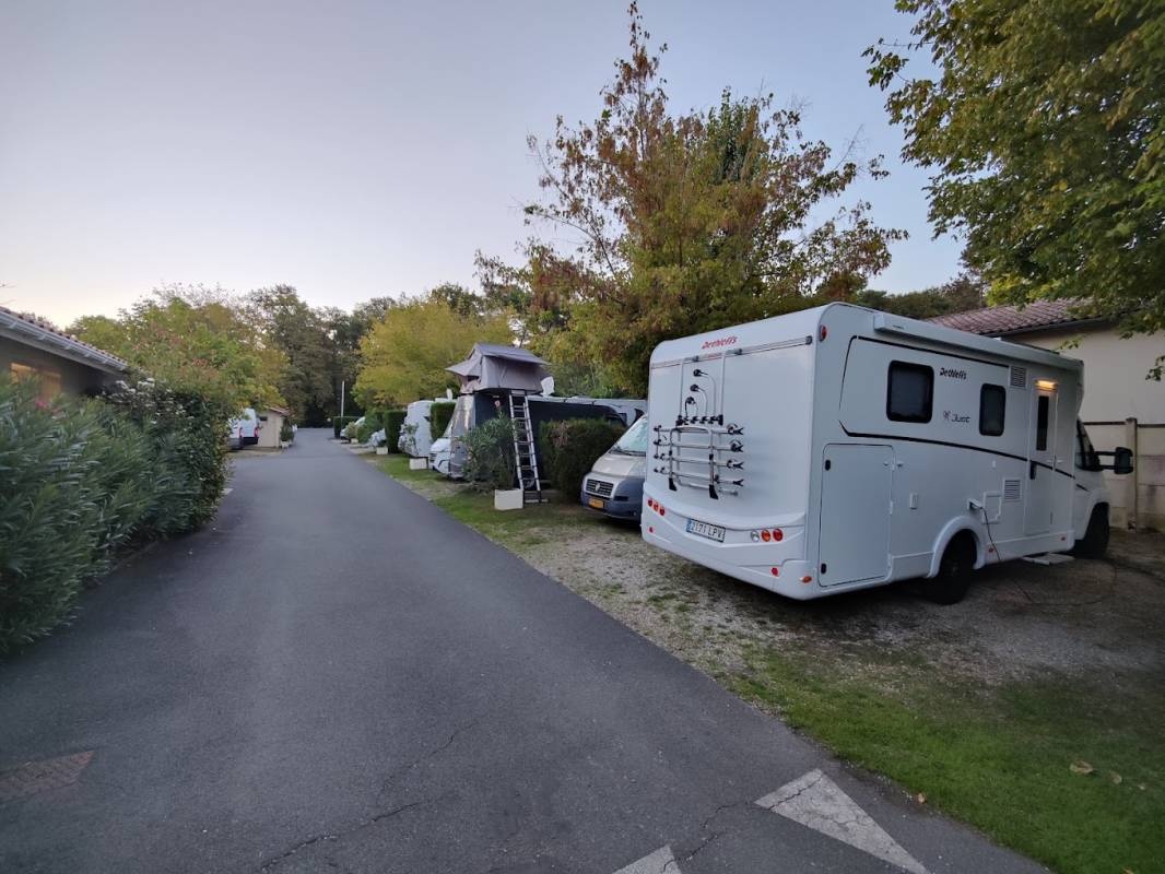Caravan Beau Soleil — Kemp in Gradignan / Nouvelle-Aquitaine