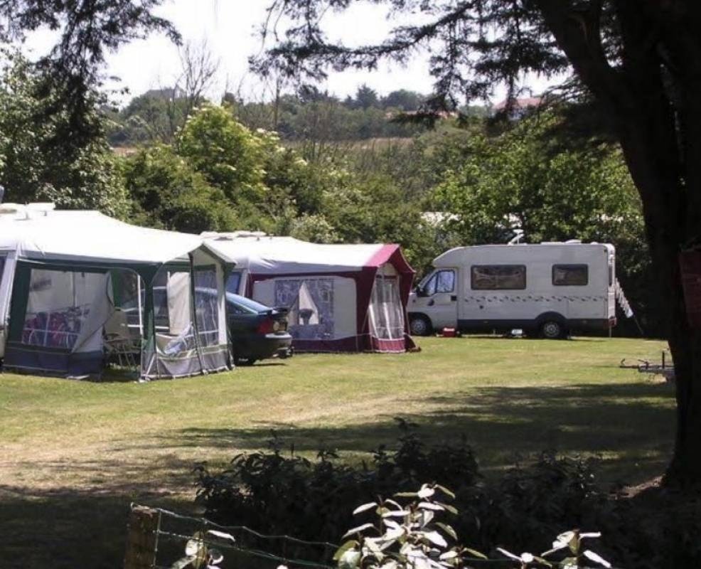 Camping Bel Essor — Campingplass in Saint-Michel-Chef-Chef