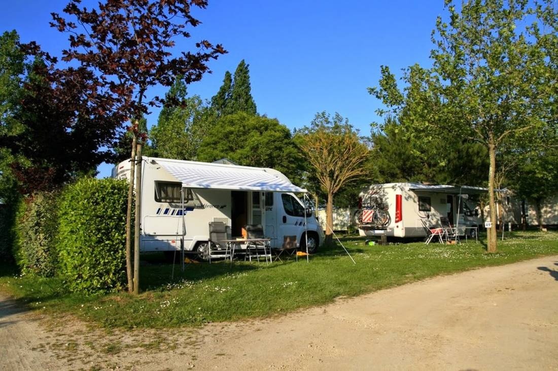 Camping de la Tour — Camping Site in Oudon