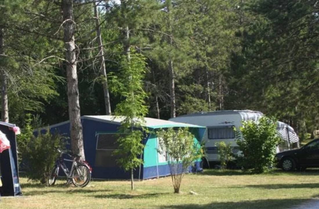 Camping Des Arcades *** — Kemping in Barguelonne-en-Quercy