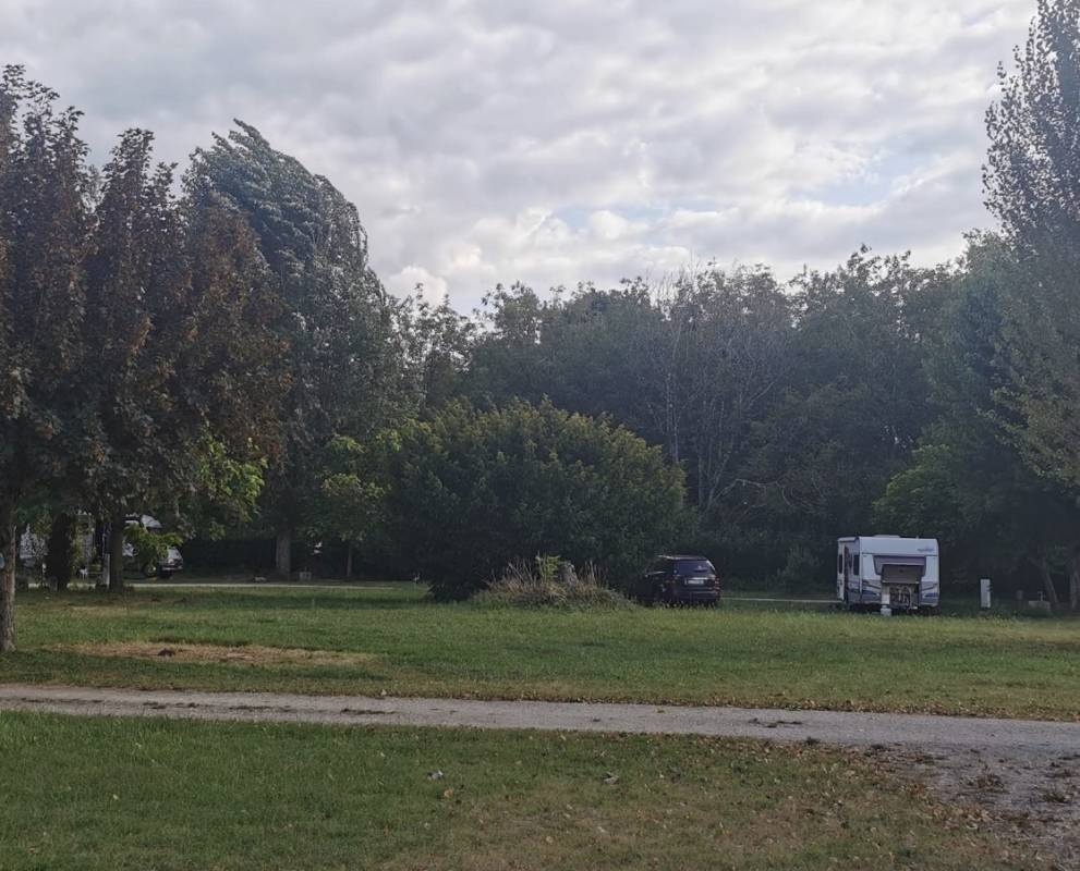 Antinéa – La Guinguette — Місце для кемпінгу in Douelle