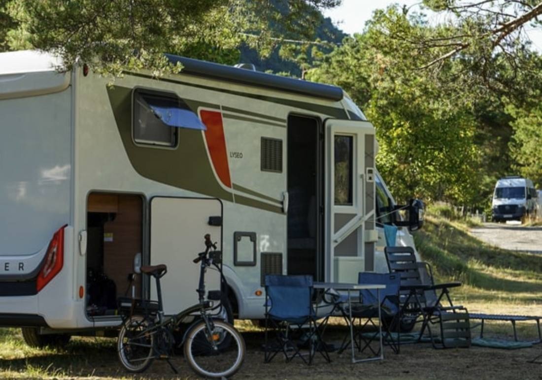 Camping La Fontaine — Kamp yeri in Réotier 