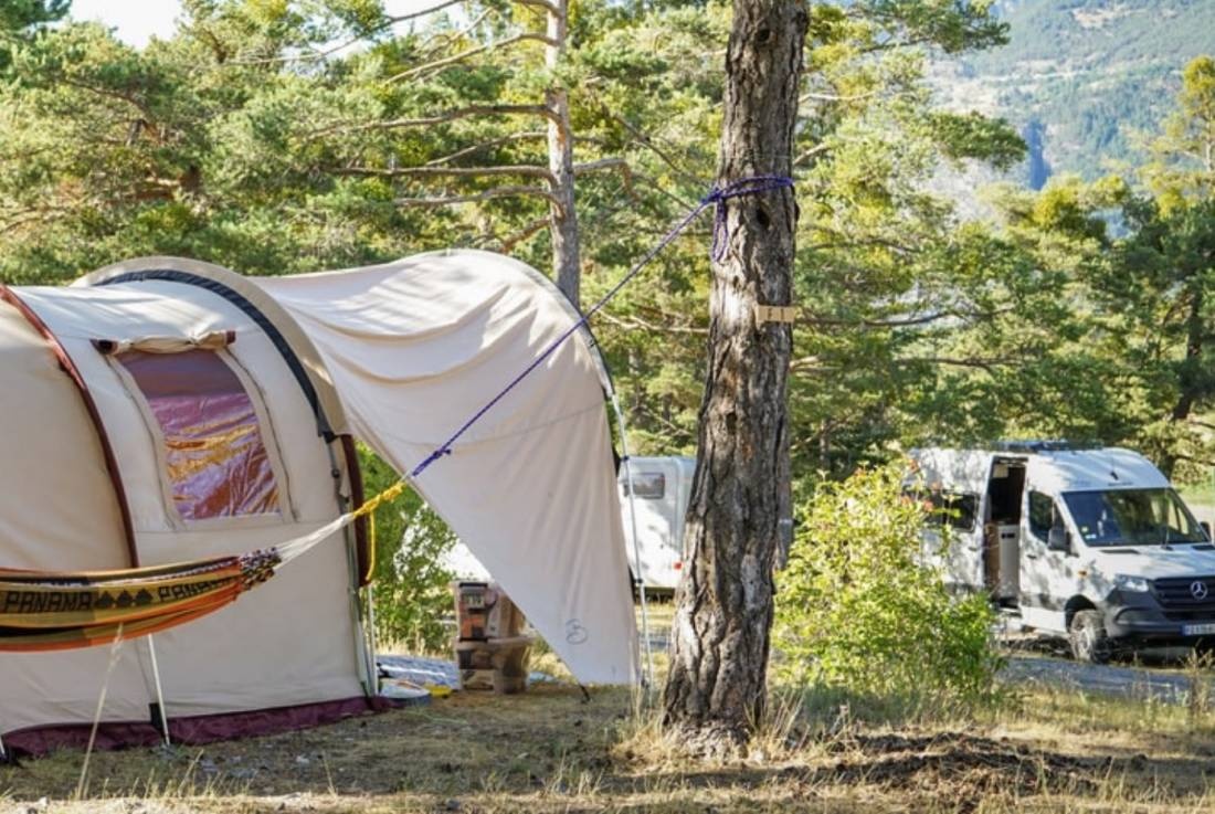 Camping La Fontaine — Camping in Réotier 