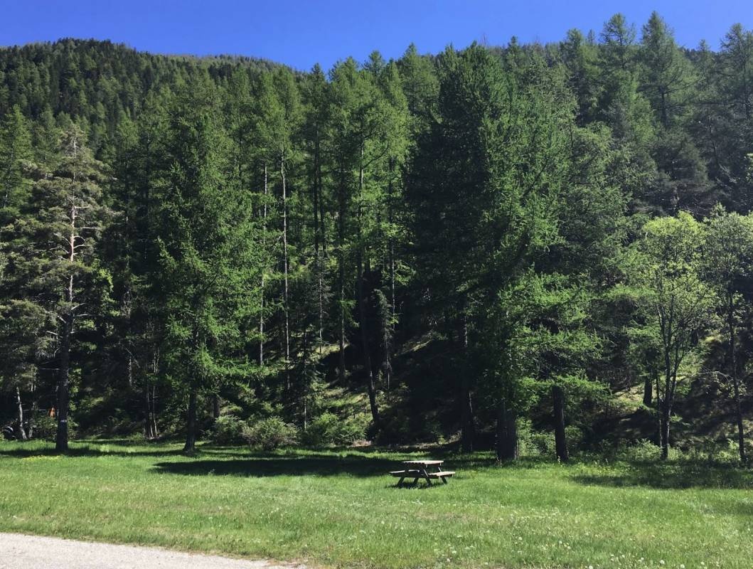 Camping Le Gouret — Camping in Aiguilles