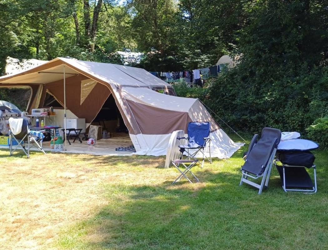 Camping La Bonne Source — Місце для кемпінгу in Saint-Martin-Sepert