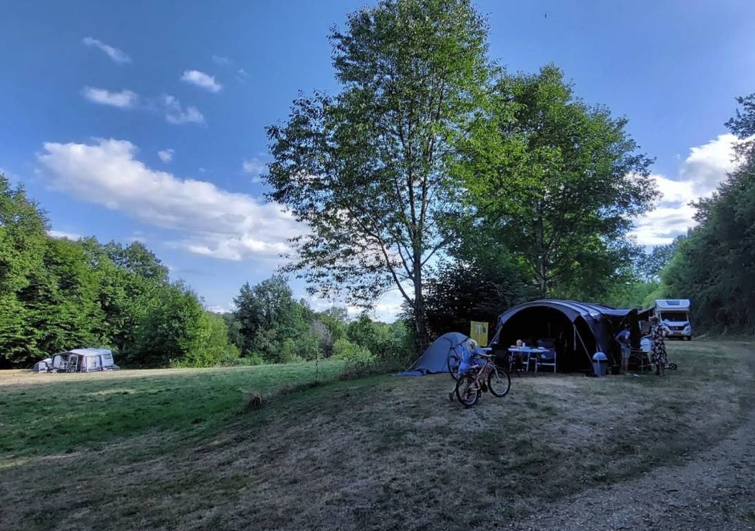 Camping La Bonne Source — Camping Site in Saint-Martin-Sepert