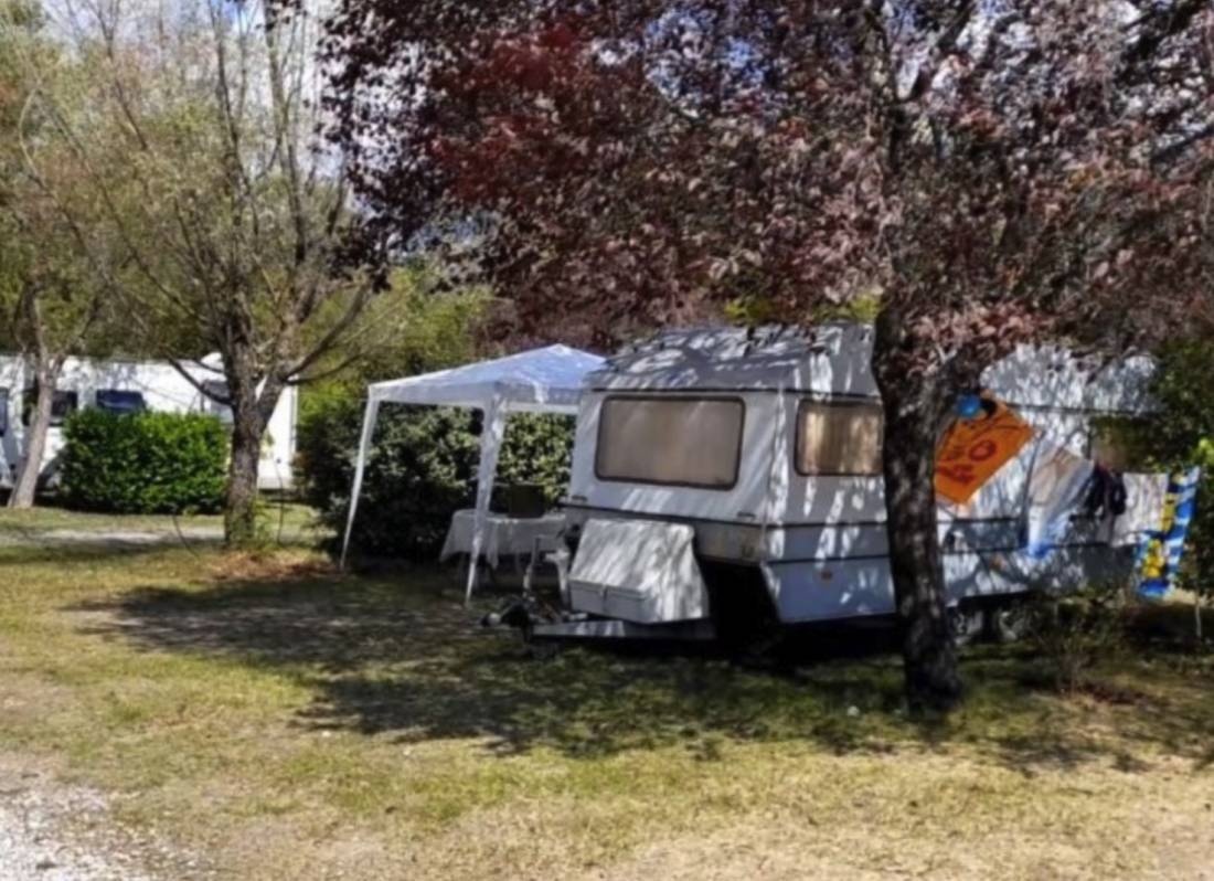 Camping La Celestina *** — Cámping in Beynes 