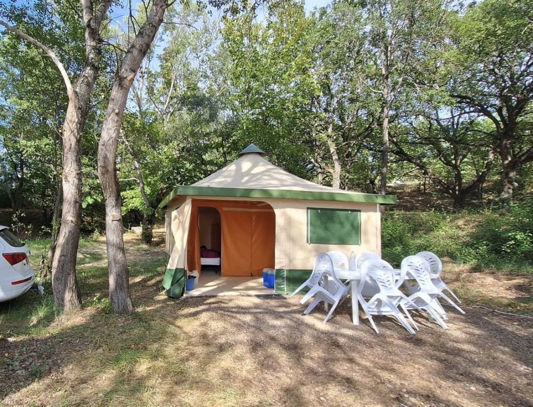 Camping La Celestina *** — Campingplats in Beynes 