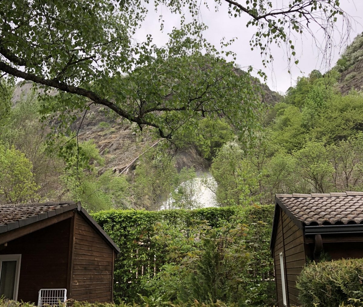 Camping La Cascade **** — Kemp in Le Bourg-d'Oisans 