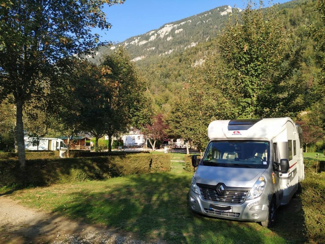 Camping La Bruyère — Kemp in Saint-Jean-de-Couz