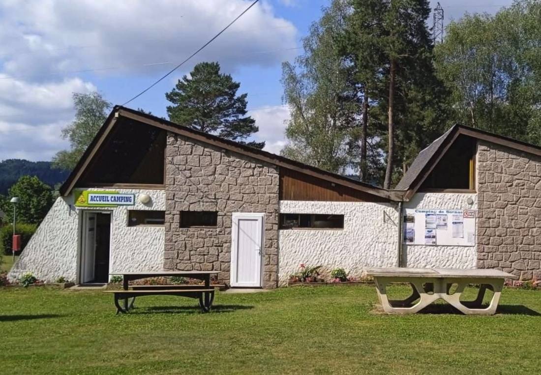 Camping des Chaux — Kamp yeri in Sornac